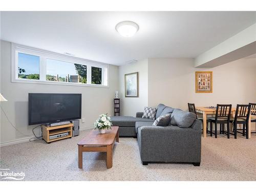 106 Crossan Court, The Blue Mountains, ON - Indoor Photo Showing Living Room