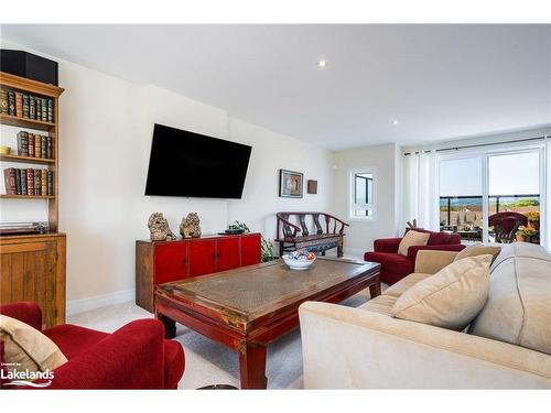 31 Emerson Mews, Collingwood, ON - Indoor Photo Showing Living Room