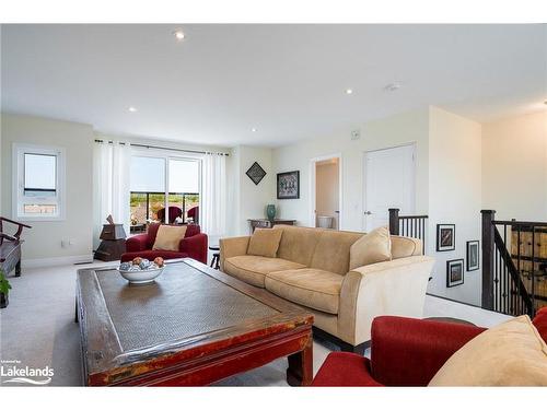 31 Emerson Mews, Collingwood, ON - Indoor Photo Showing Living Room