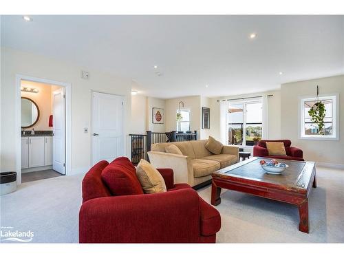 31 Emerson Mews, Collingwood, ON - Indoor Photo Showing Living Room