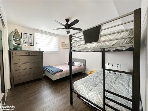 339 Zoo Park Road, Wasaga Beach, ON - Indoor Photo Showing Bedroom