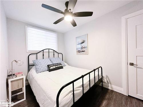 339 Zoo Park Road, Wasaga Beach, ON - Indoor Photo Showing Bedroom