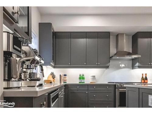 158 Sycamore Street, The Blue Mountains, ON - Indoor Photo Showing Kitchen With Upgraded Kitchen