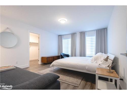 158 Sycamore Street, The Blue Mountains, ON - Indoor Photo Showing Bedroom