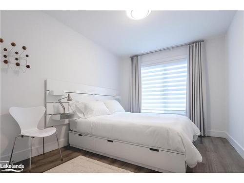 158 Sycamore Street, The Blue Mountains, ON - Indoor Photo Showing Bedroom