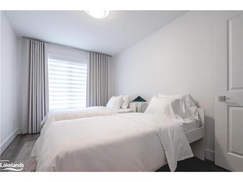 158 Sycamore Street, The Blue Mountains, ON - Indoor Photo Showing Bedroom