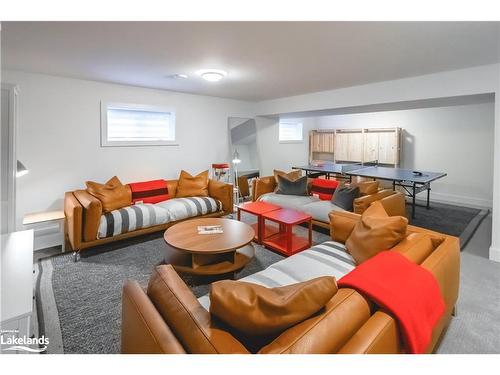 158 Sycamore Street, The Blue Mountains, ON - Indoor Photo Showing Living Room