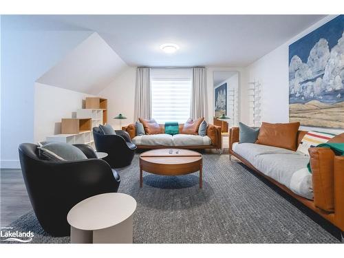 158 Sycamore Street, The Blue Mountains, ON - Indoor Photo Showing Living Room