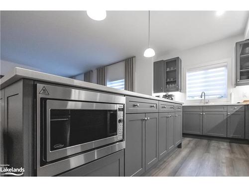 158 Sycamore Street, The Blue Mountains, ON - Indoor Photo Showing Kitchen