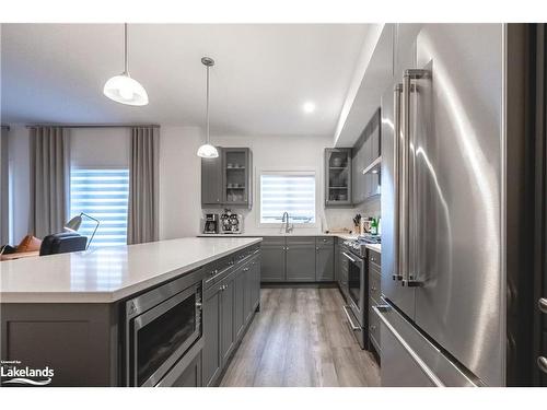 158 Sycamore Street, The Blue Mountains, ON - Indoor Photo Showing Kitchen With Upgraded Kitchen