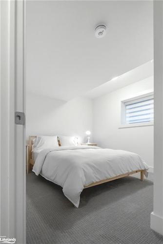 158 Sycamore Street, The Blue Mountains, ON - Indoor Photo Showing Bedroom