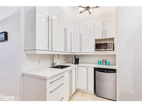 31 Simcoe Street, Collingwood, ON - Indoor Photo Showing Kitchen