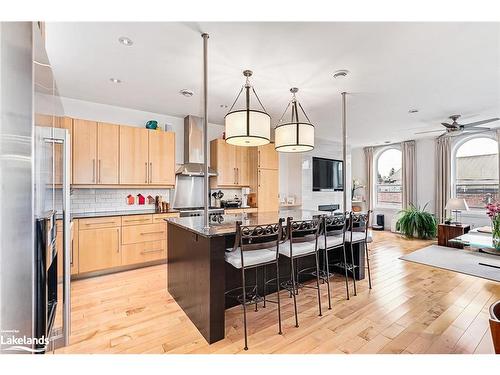 31 Simcoe Street, Collingwood, ON - Indoor Photo Showing Kitchen With Upgraded Kitchen