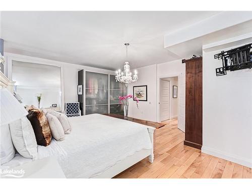 31 Simcoe Street, Collingwood, ON - Indoor Photo Showing Bedroom