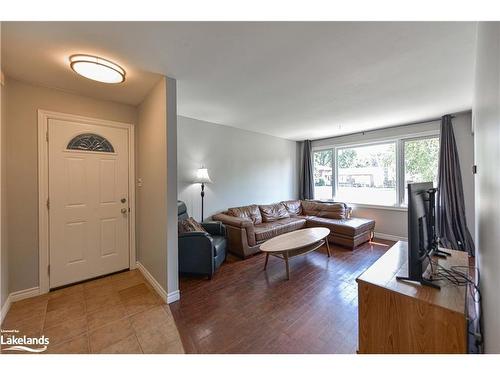 314 Collins Drive, Orillia, ON - Indoor Photo Showing Living Room