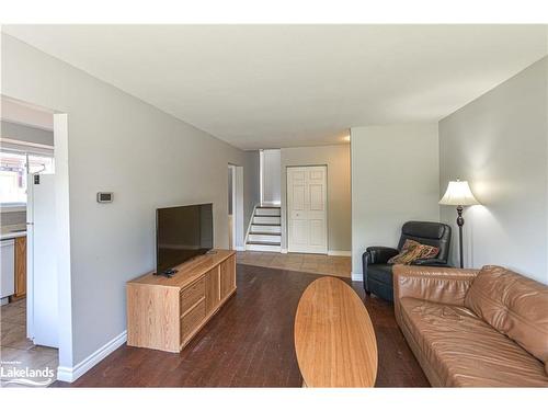 314 Collins Drive, Orillia, ON - Indoor Photo Showing Living Room