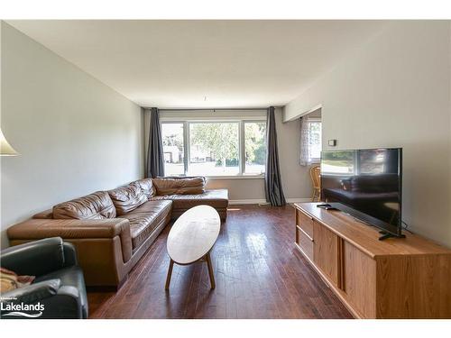 314 Collins Drive, Orillia, ON - Indoor Photo Showing Living Room