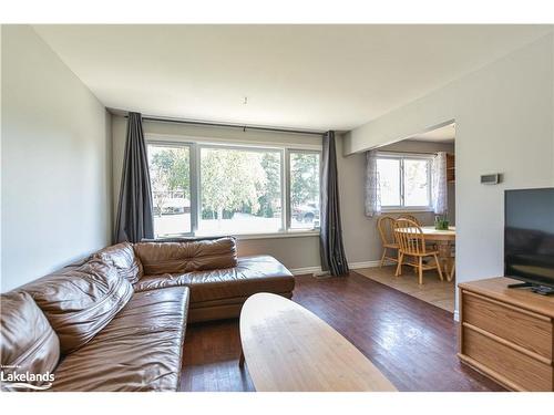 314 Collins Drive, Orillia, ON - Indoor Photo Showing Living Room