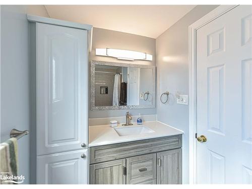 314 Collins Drive, Orillia, ON - Indoor Photo Showing Bathroom