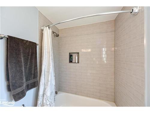 314 Collins Drive, Orillia, ON - Indoor Photo Showing Bathroom