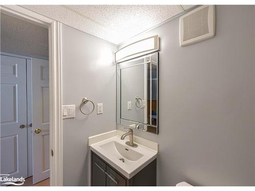 314 Collins Drive, Orillia, ON - Indoor Photo Showing Bathroom