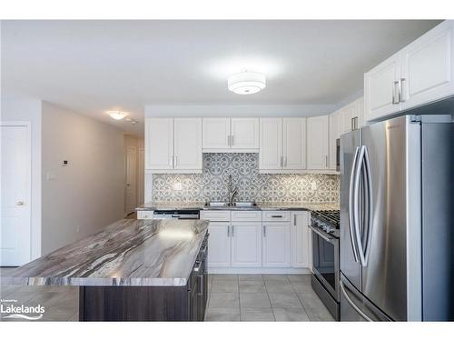 1035 Cook Drive, Midland, ON - Indoor Photo Showing Kitchen With Upgraded Kitchen