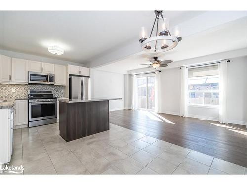 1035 Cook Drive, Midland, ON - Indoor Photo Showing Kitchen