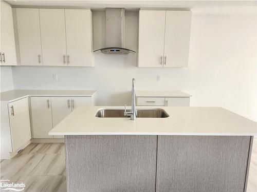 158 Union Boulevard, Wasaga Beach, ON - Indoor Photo Showing Kitchen With Double Sink