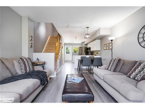 51-91 Green Briar Drive, Collingwood, ON - Indoor Photo Showing Living Room