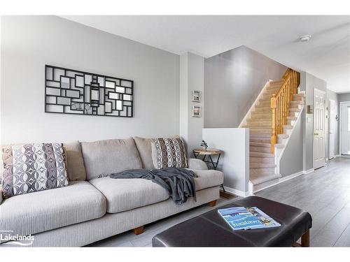 51-91 Green Briar Drive, Collingwood, ON - Indoor Photo Showing Living Room