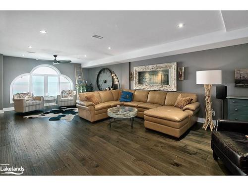 5-209707 26 Highway, The Blue Mountains, ON - Indoor Photo Showing Living Room