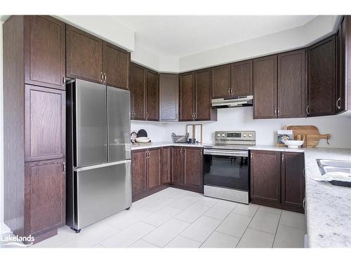 74 Lockerbie Crescent, Collingwood, ON - Indoor Photo Showing Kitchen