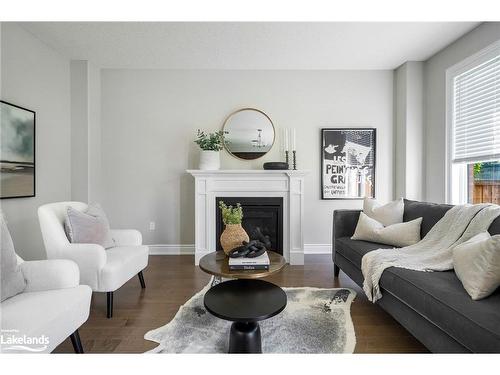 89 Lockerbie Crescent, Collingwood, ON - Indoor Photo Showing Living Room With Fireplace