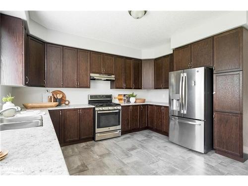 89 Lockerbie Crescent, Collingwood, ON - Indoor Photo Showing Kitchen With Stainless Steel Kitchen