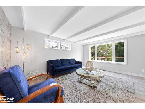 194 Charles Street, Midland, ON - Indoor Photo Showing Living Room