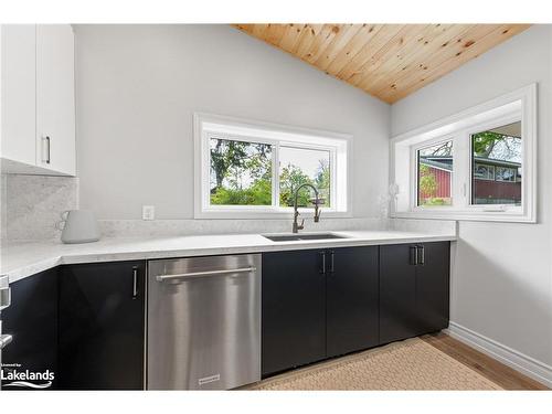 194 Charles Street, Midland, ON - Indoor Photo Showing Kitchen