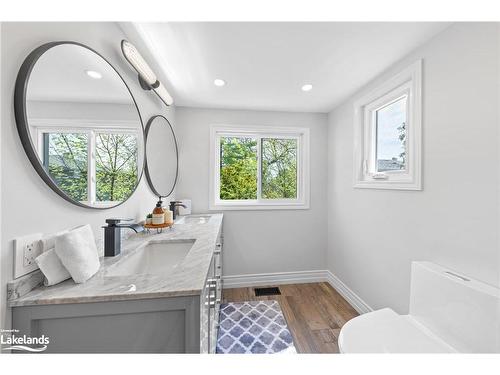 194 Charles Street, Midland, ON - Indoor Photo Showing Bathroom