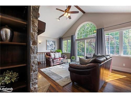 426155 25Th Sideroad, Mono, ON - Indoor Photo Showing Living Room