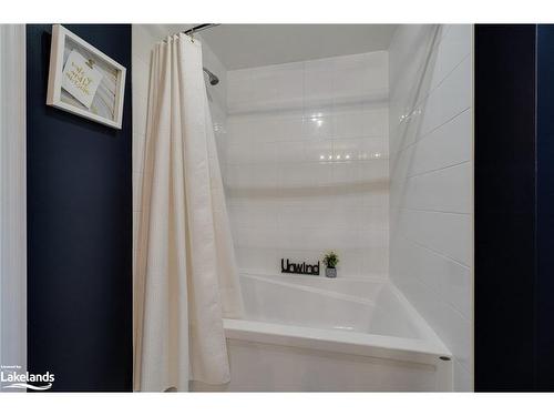 5 Nautical Lane, Wasaga Beach, ON - Indoor Photo Showing Bathroom