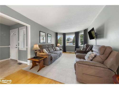 204 Margaret Street, Midland, ON - Indoor Photo Showing Living Room