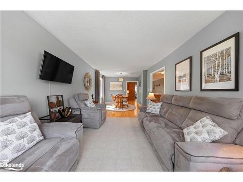 204 Margaret Street, Midland, ON - Indoor Photo Showing Living Room