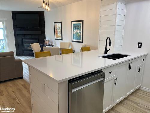 710 Johnston Park Avenue, Collingwood, ON - Indoor Photo Showing Kitchen With Double Sink