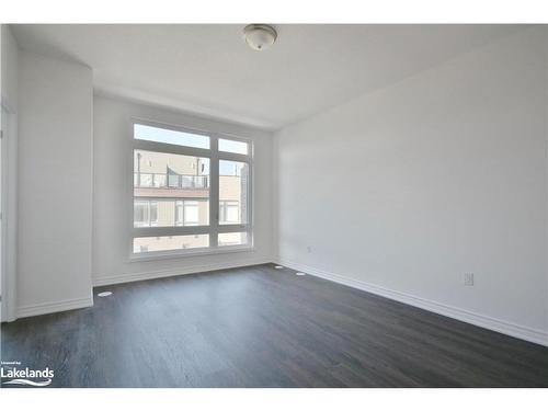 44 Wyn Wood Lane, Orillia, ON - Indoor Photo Showing Other Room