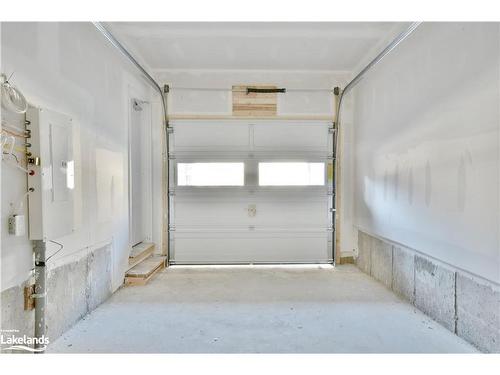 44 Wyn Wood Lane, Orillia, ON - Indoor Photo Showing Garage