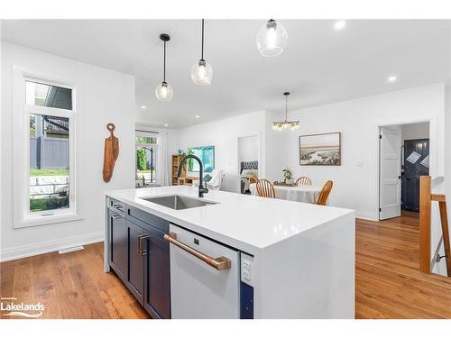 67 Jack Street, Huntsville, ON - Indoor Photo Showing Kitchen With Upgraded Kitchen