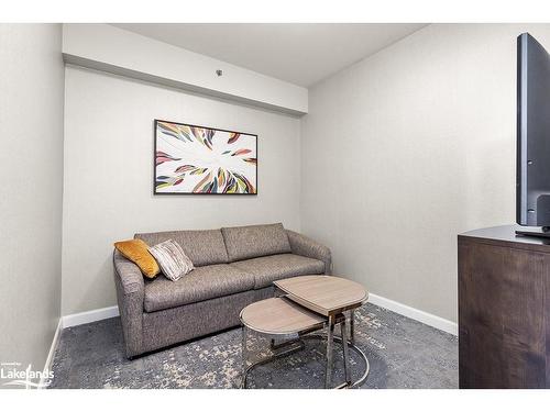 449-220 Gord Canning Drive, The Blue Mountains, ON - Indoor Photo Showing Living Room