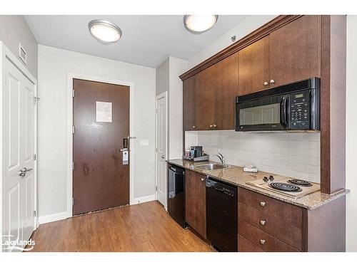 449-220 Gord Canning Drive, The Blue Mountains, ON - Indoor Photo Showing Kitchen