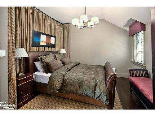 114 Hemlock Court, The Blue Mountains, ON - Indoor Photo Showing Bedroom