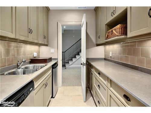 114 Hemlock Court, The Blue Mountains, ON - Indoor Photo Showing Kitchen With Double Sink