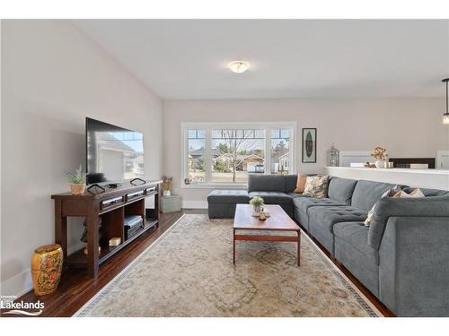 6 Millwood Court, Huntsville, ON - Indoor Photo Showing Living Room